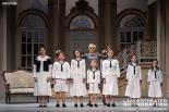 Juliane Tilch (Liesl), Leopold Oktabec (Friedrich), Clara Eckert (Louisa), Ki-lian Oktabec (Kurt), Eleonora Metzger (Brigitta), Felicitas Metzger (Martha), Emma Knonbauer (Gretl), hinten: Anja Haeseli (Maria)